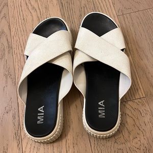 Mia sandals
